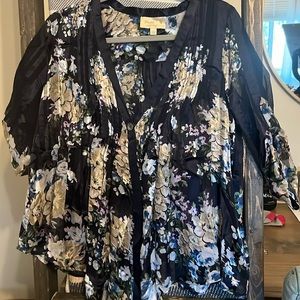 Elizabeth & James ikat tokyo blouse in navy floral sz small oversized